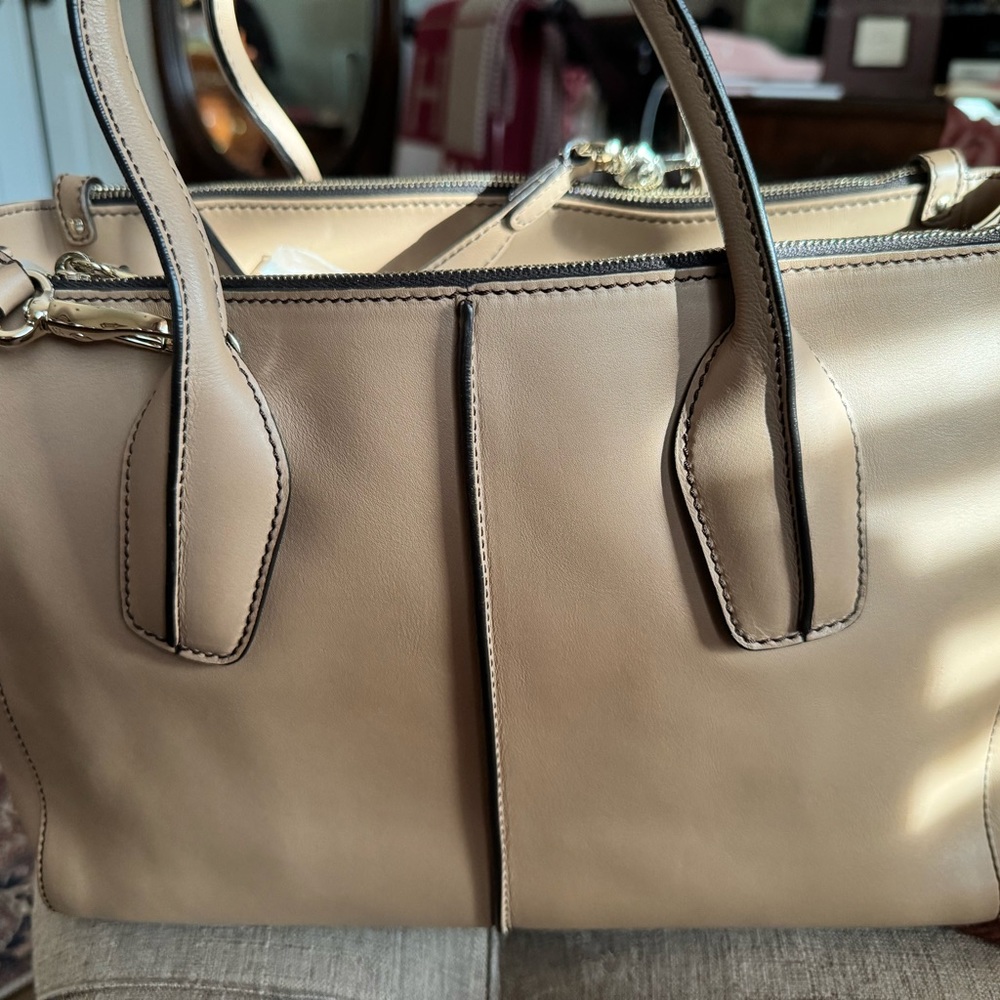 The iconic Tod's D Bag - Picture 3 of 5
